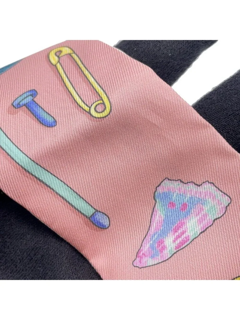 ★SOLD★ Hermes Scarf Twill in the Pocket - Picture 6 of 9